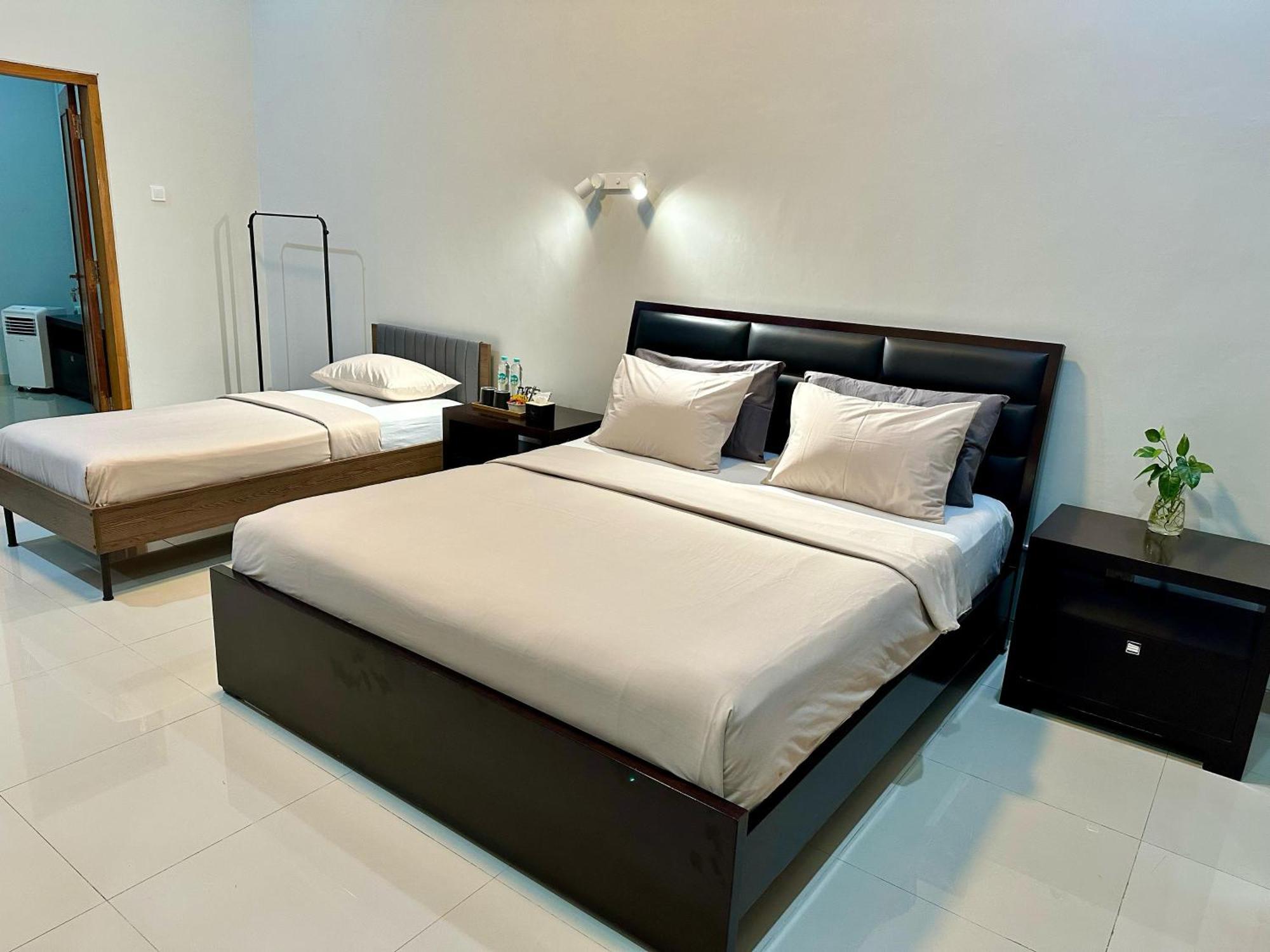 Cendhani Raras Gallery Kejayan Exterior photo