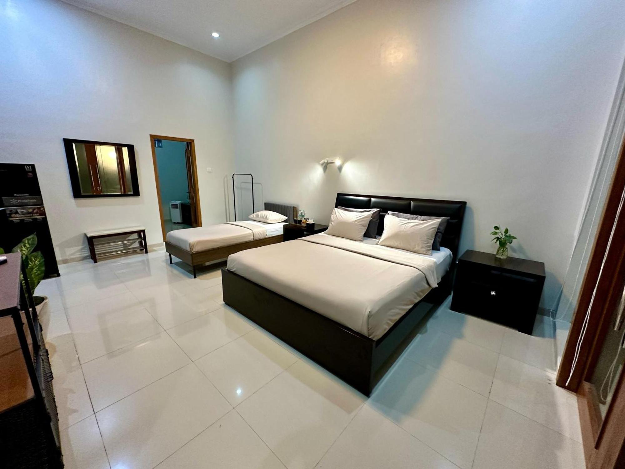 Cendhani Raras Gallery Kejayan Exterior photo